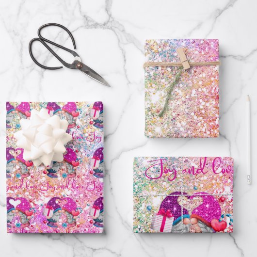 Niedliche rosa Imitate Glitzer Gnome Weihnachten Geschenkpapier Set (Vorderseite)