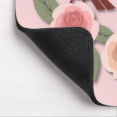 Niedliche Rosa Liebesvögel und blühende Rose Mousepad (Ecke)