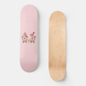 Niedliche Rosa Liebesvögel und blühende Rose Skateboard (Vorderseite)