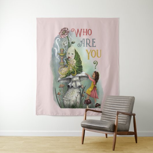 Niedliche rosa Raupe in der Alice im Wunderland Ku Wandteppich (Beispiel)