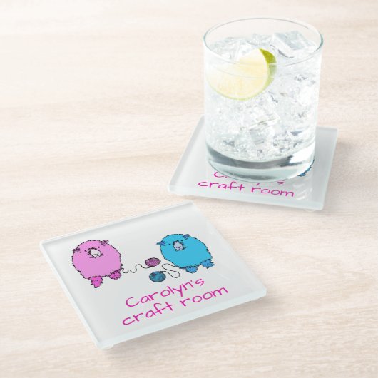 Niedliche rosa und blaue Schafe, Handwerksraum, pe Glasuntersetzer (Schrägansicht)