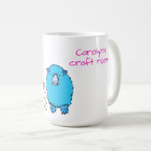 Niedliche rosa und blaue Schafe mit Wolle, persona Kaffeetasse (VorderseiteRechts)