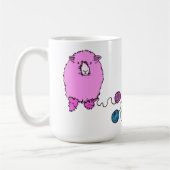 Niedliche rosa und blaue Schafe mit Wolle, persona Kaffeetasse (Links)