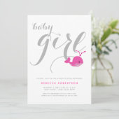 Niedliche Rosa-Wal-Typografie-Babydusche Einladung (Stehend Vorderseite)