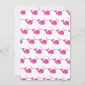 Niedliche Rosa-Wal-Typografie-Babydusche Einladung (Rückseite)