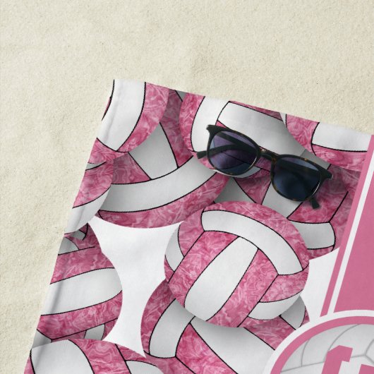 Niedliche rosa, weiße Volleyballmuster personalisi Strandtuch (Beispiel)
