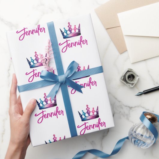 Niedliche rosafarbene königliche Prinzessenkrone u Geschenkpapier (Schenken)