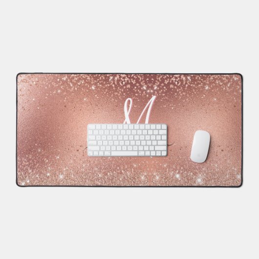 Niedliche Rose Gold Imitate Glitzer Monogramm Schreibtischunterlage (Tastatur & Maus)