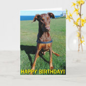 Niedliche rote Dobermanngeburtstagskarte Karte (Gelbe Blume)