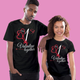 Niedliche rote Herzen Unser erstes Valentinstag ge T-Shirt