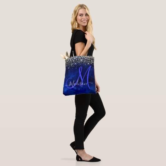 Niedliche Royal Blue Gold Imitate Glitzer Monogram Tasche (Am Model)