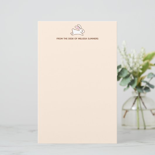 Niedliche Running Bunny Rabbit Custom Text Beige Briefpapier (Stehend Vorderseite)