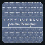 Niedliche Rustikale Menorah Hanukkah Holiday Quadratischer Aufkleber<br><div class="desc">Niedliche rustikale Menorah Hanukkah Holiday Stickers mit einem niedlichen Muster von festlichen Menorahs auf einem subtilen Urlaub blauen Hintergrund. Passen Sie den Text nach Ihren Wünschen an,  um einen lustigen,  personalisierten Aufkleber zu erhalten.</div>