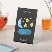 Niedliche Sänger, Mond und Cloud-Cartoon Sockelschild (In SItu)