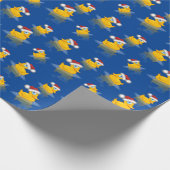 Niedliche Santa Rubber Duck auf tiefblauem Hinterg Geschenkpapier (Ecke)