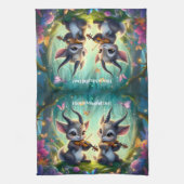 Niedliche Saolas Violas spielen im Zauberwald Geschirrtuch (Vertikal)