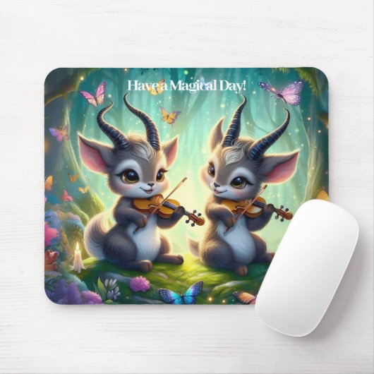 Niedliche Saolas Violas spielen im Zauberwald Mousepad (Mit Mouse)