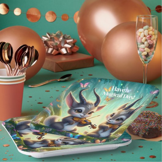 Niedliche Saolas Violas spielen im Zauberwald Pappteller (Multi)