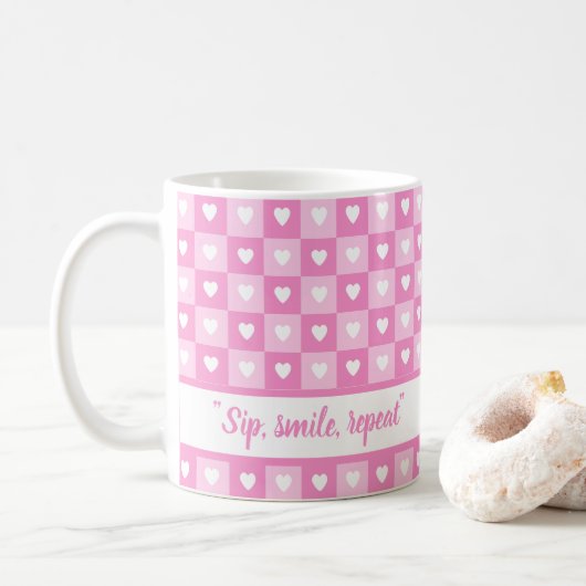 Niedliche Schachherzen gemustert rosa individuelle Kaffeetasse (Mit Donut)