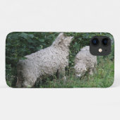 Niedliche Schafe essen Blätter iPhone Case (Rückseite (Horizontal))