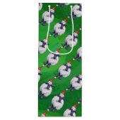 Niedliche Schafe in Weihnachtsmannmütze auf grün Geschenktüte Für Weinflaschen (Vorderseite)