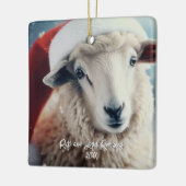 Niedliche Schafe Weihnachtsmannmütze Weihnachten Keramikornament (Links)