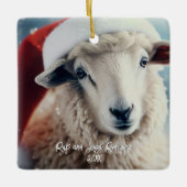 Niedliche Schafe Weihnachtsmannmütze Weihnachten Keramikornament (Vorderseite)