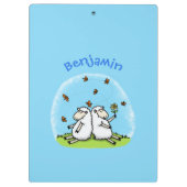 Niedliche Schaffreunde und Schmetterlinge Cartoon Klemmbrett (Rückseite)