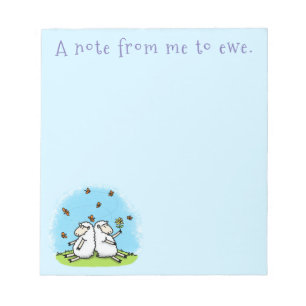 Niedliche Schaffreunde und Schmetterlinge Cartoon Notizblock