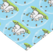 Niedliche Schaffreunde und Schmetterlinge Cartoon Tischdecke (Schrägansicht)