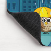 Niedliche Schale mit Regenschirm am Regentag Mousepad (Ecke)