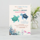 Niedliche Schildkröte unter der Meeresoberfläche Einladung (Stehend Vorderseite)