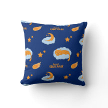 Niedliche Schlafkatze auf einer Wolke, süße Träume