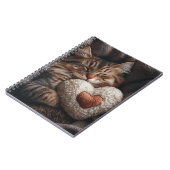 NIEDLICHE SCHLAFTABBYKATTE MIT HERZPILLOW NOTIZBLOCK (Linke Seite)