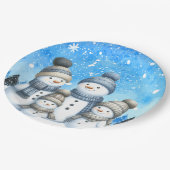 Niedliche Schneefamilie im Schnee Pappteller (Schrägansicht)