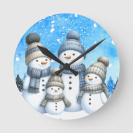 Niedliche Schneefamilie im Schnee Runde Wanduhr