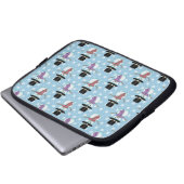 Niedliche Schneemänner auf blassblauem Muster Laptopschutzhülle (Vorne Knopf)