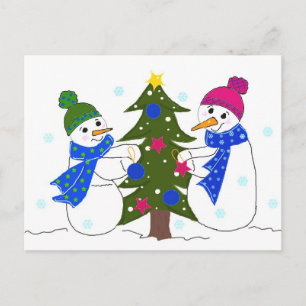 Niedliche Schneemänner schmücken einen Baum Postkarte