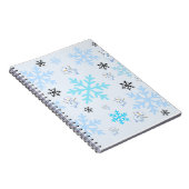 Niedliche Schneemänner und Schneeflocken in hellbl Notizblock (Rechte Seite)