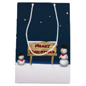 Niedliche Schneemänner wünschen frohe Weihnachten Mittlere Geschenktüte (Rückseite)