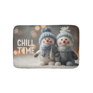Niedliche Schneemannpuppen mit Strick Hats Badematte