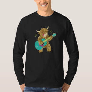 Niedliche schottische Hochlandkuh Plays Guitar T-Shirt