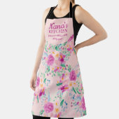 Niedliche Schürze der nana-Küche mit rosa Blumenbe (InSitu)
