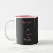 Niedliche Schwarz-Rosa-Liebe ist magisch Zweifarbige Tasse (Links)