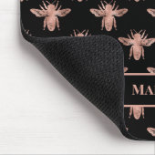 Niedliche Schwarz-Rosa-Rose-Goldbienen-Monogramm Mousepad (Ecke)