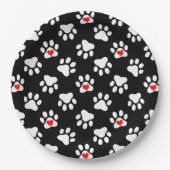 Niedliche Schwarz-Weiß-Hundepaws mit Herzmuster Pappteller (Vorderseite)