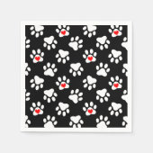 Niedliche Schwarz-Weiß-Hundepaws mit Herzmuster Serviette (Vorderseite)