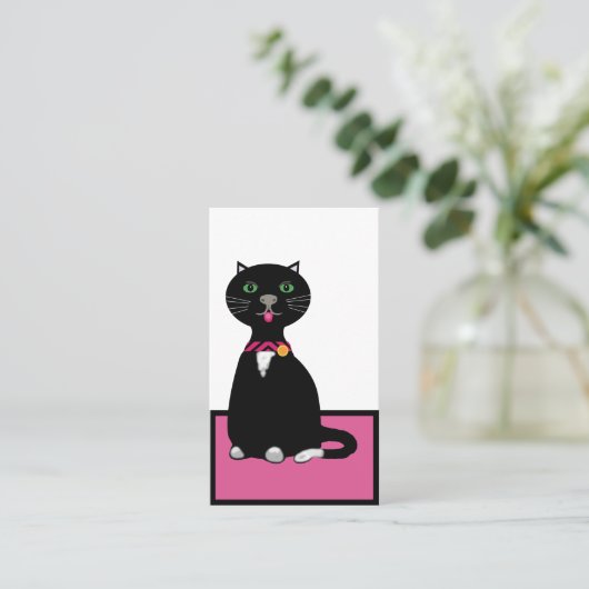 Niedliche Schwarz-Weiß-Katze auf rosa Matte Visitenkarte (Stehend Vorderseite)
