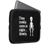Niedliche Schwarz-weiße Alien Laptopschutzhülle (Vorne Rechts)
