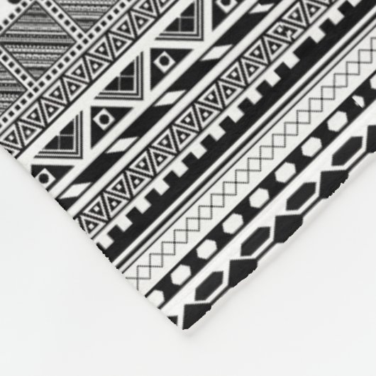 Niedliche Schwarz-weiße Aztec-Muster Fleecedecke (Ecke)